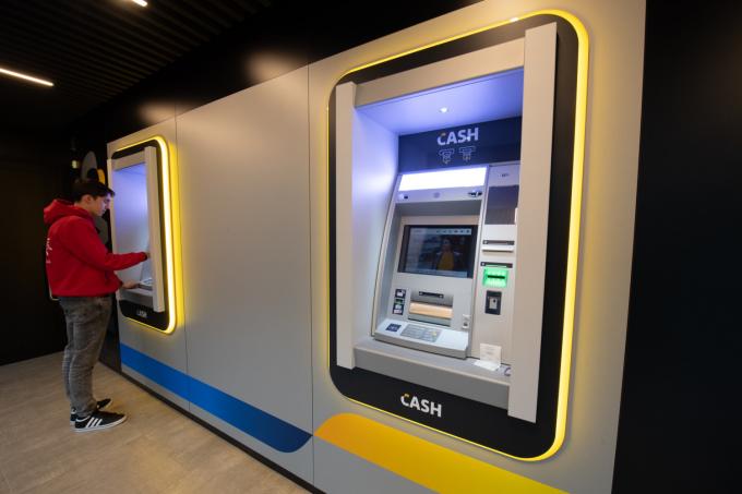 Bientôt des distributeurs de billets dans les commerces, pour compléter le réseau de Points Cash? «Cela doit rester marginal»