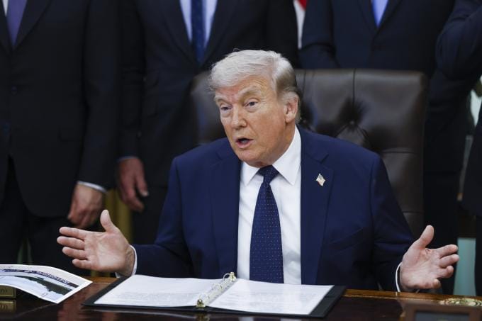 Donald Trump reproche le manque d’aide européen en Iran et prévoit de relever les droits de douane sur les véhicules importés