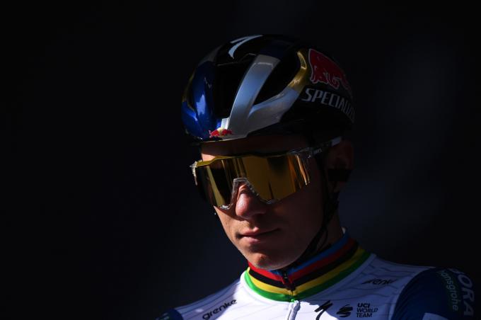 Largué par Pogacar et Seixas, Remco Evenepoel doit choisir son futur: rêver du maillot jaune ou viser les classiques flamandes?