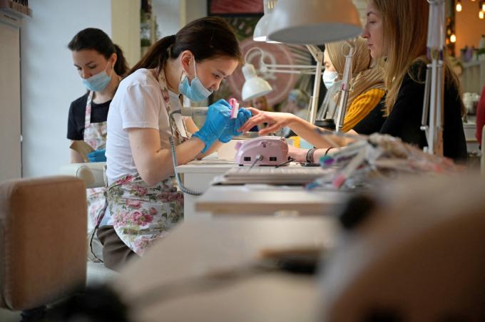 Cosmétiques: l’Union européenne dérégule-t-elle sans prudence? «La Commission ne chiffre pas le coût pour la santé»