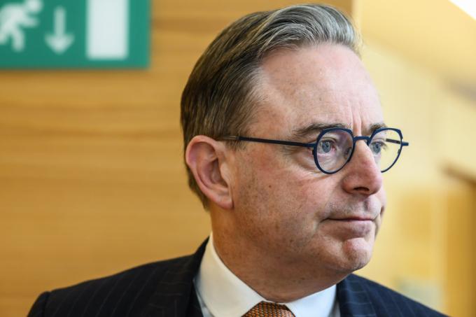 ‘Waar eerdere regeringen niet in slaagden, doet De Wever wel: het ziektepensioen wordt geschrapt’