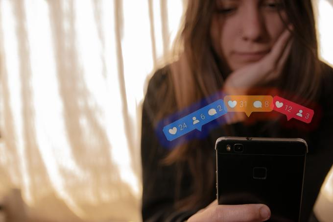 Image for the article: Franse parlement zet licht op groen voor verbod op sociale media voor -15-jarigen