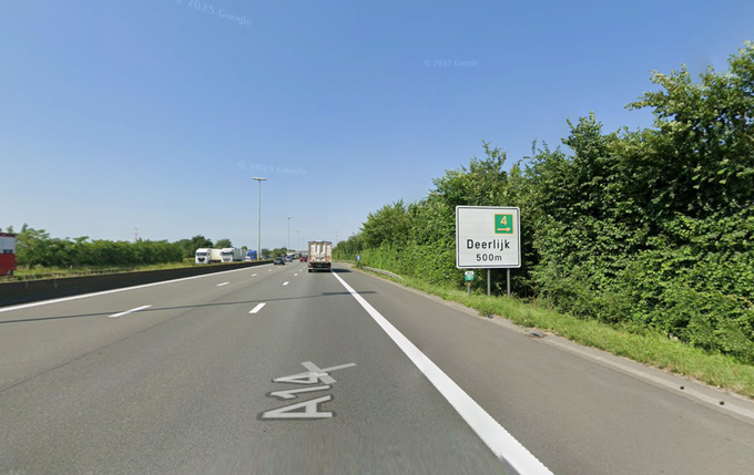 Motorrijder (28) komt om het leven na aanrijding met taxi op E17 in Deerlijk (Krant van West-Vlaanderen)