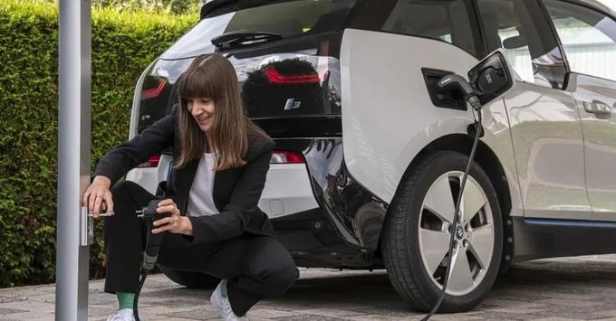 «Recharger sa voiture sur une prise classique gaspille jusqu’à 24% d’électricité»