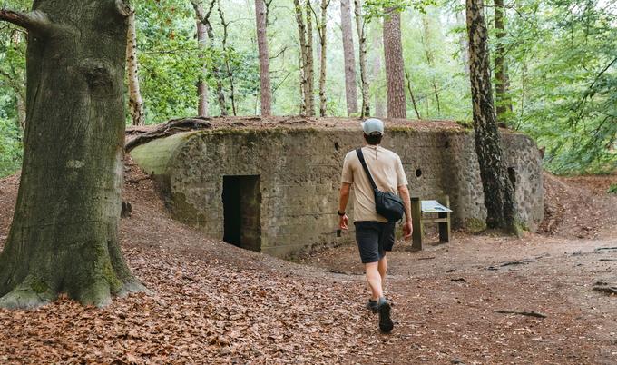 Zigzaggen tussen historische bunkers op het Loopgravenpad