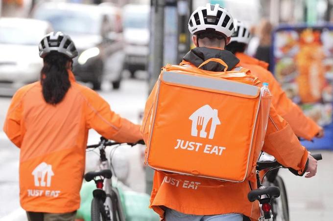 Takeaway.com start met zelfstandige koeriers