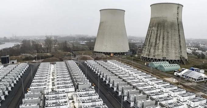 Essor spectaculaire des parcs de batteries en Belgique: «Le coût des investissement a dimuné de 40% en un an. Personne ne s’y attendait»