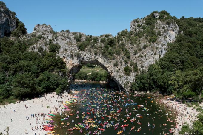 Natacha de Mahieu tourisme de masse kayak pont