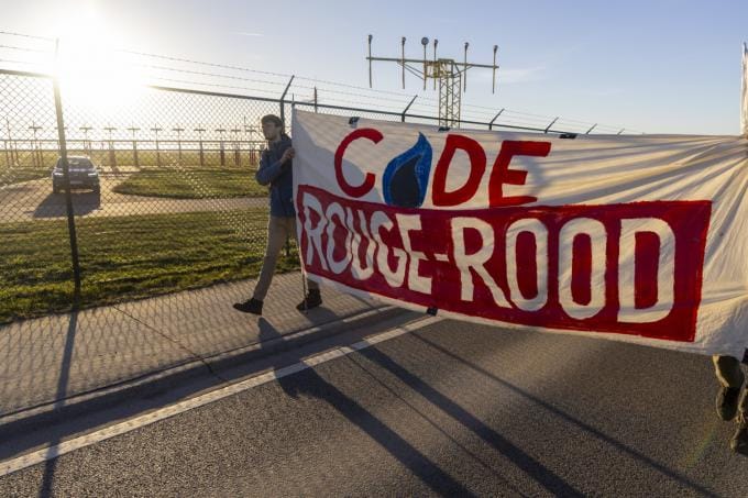 Geen subsidies meer voor wie Code Rood steunt? ‘Zolang je niet zelf deelneemt aan onwettige acties, lijkt het me moeilijk om daar een sanctie aan te koppelen’