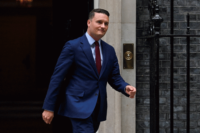 Brits minister van Volksgezondheid neemt ontslag: ‘Vertrouwen in Starmer kwijt’