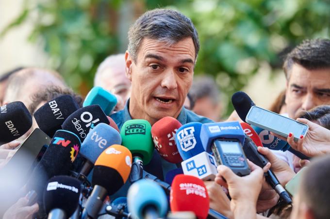 Tienduizenden manifestanten eisen in Madrid ontslag van Spaanse premier Pedro Sánchez