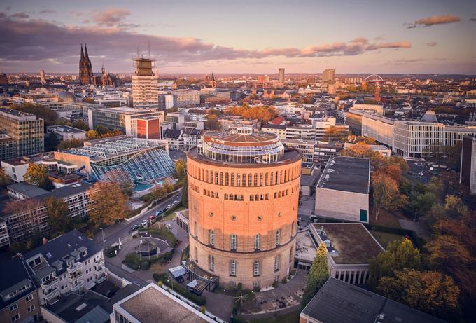 Logeren in een watertoren: ‘Loungen in de rooftop met een panoramisch uitzicht over Keulen’