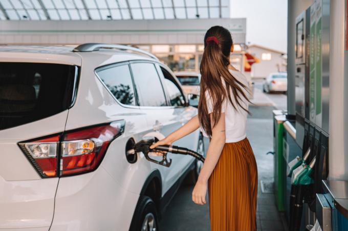 Hoge prijzen aan de pomp: ruim 6 op de 10 Belgen passen hun mobiliteitsgedrag al aan
