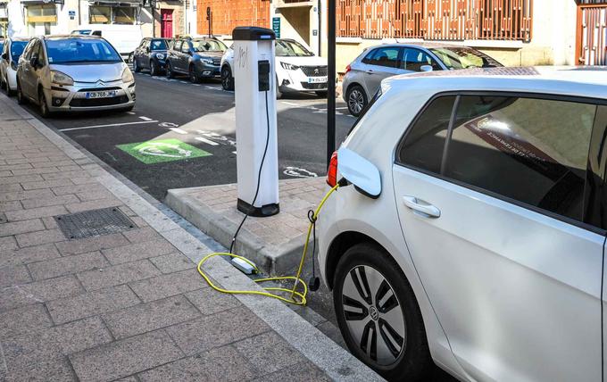À Bruxelles, les voitures lourdes et puissantes pourraient payer la note de la vignette automobile