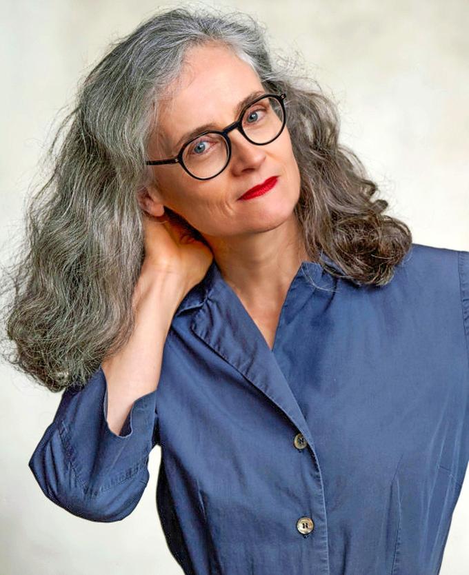 Avec son roman «Nous aussi», Anne Godard braque les projecteurs sur le silence et le déni dans la grande bourgeoisie