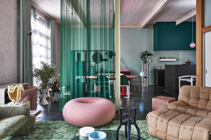 Un interieur plein de couleurs avec esprit seventies