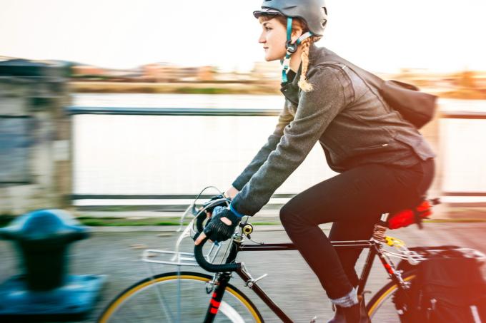 Pourquoi les cyclistes s’opposent au casque obligatoire à vélo