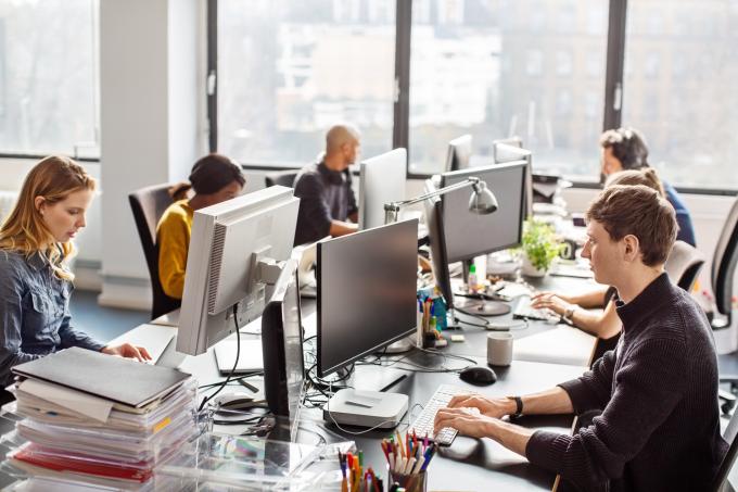 “Garder le confort de la maison lorsqu’on arrive au bureau”: le télétravail modifie les besoins du secteur immobilier