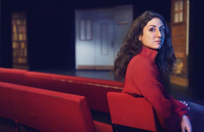 Portrait Aïda Asgharzadeh actrice iran theatre revolution