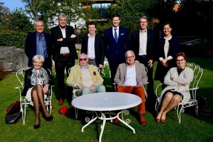 Leopold Lippens, omringd door zijn schepencollege, bij de start van de huidige legislatuur in 2019.© Archief Dirk Meulders