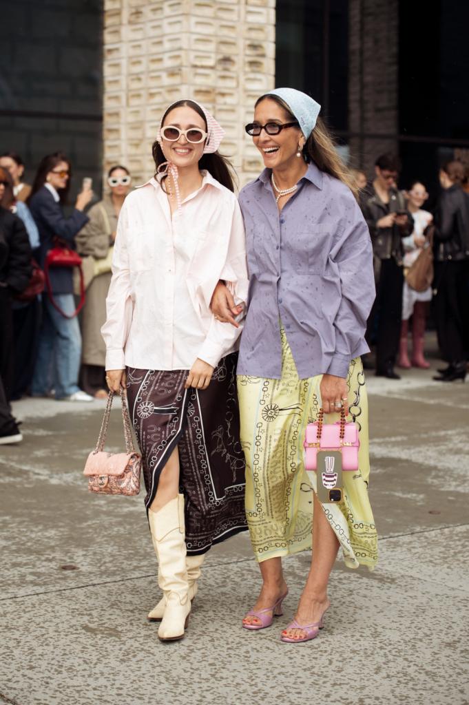 lime green skirt met paisley-print