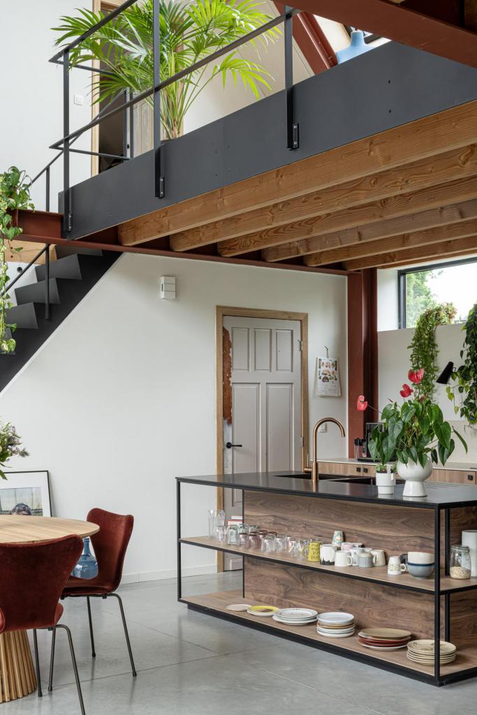 Sommige materialen werden ook hergebruikt zoals bijvoorbeeld een oude deur.