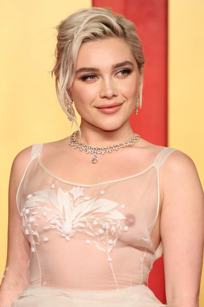 Florence Pugh kiest voor een eighties vetkuif 