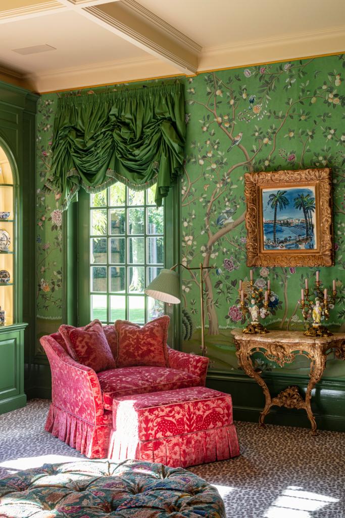 Bridgerton style woonkamer Stephanie Barba Mendoza degournay wallpaper