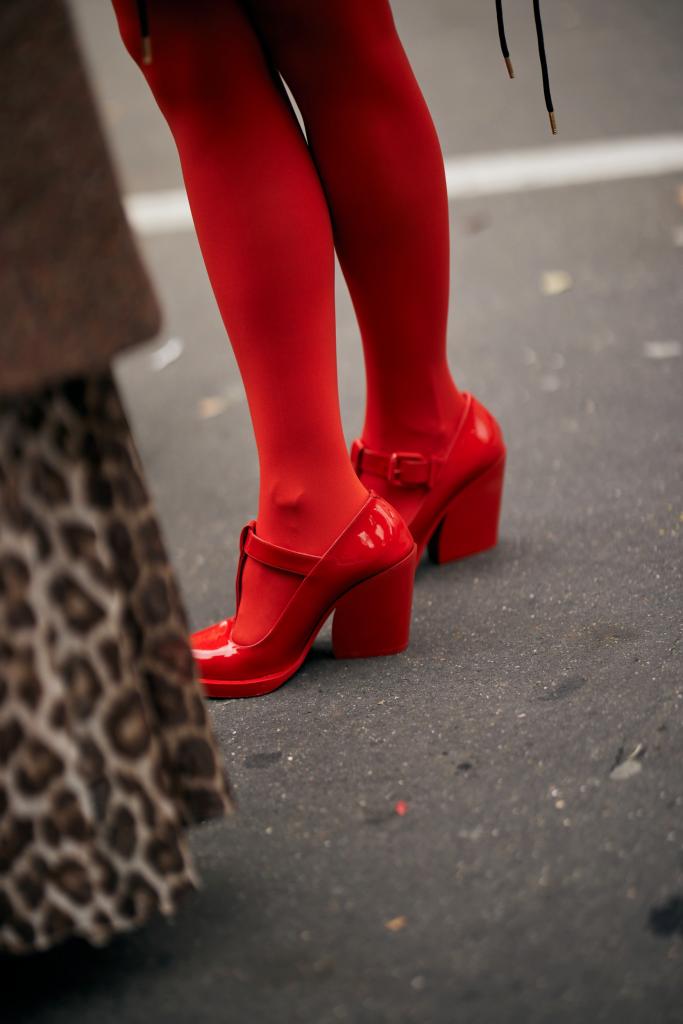 rood als trendkleur voor de herfst panty's en luipaardprint