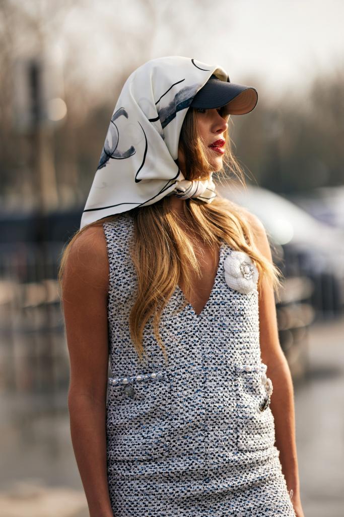 foulard + baseballpet als een van de outfits voor de zomer