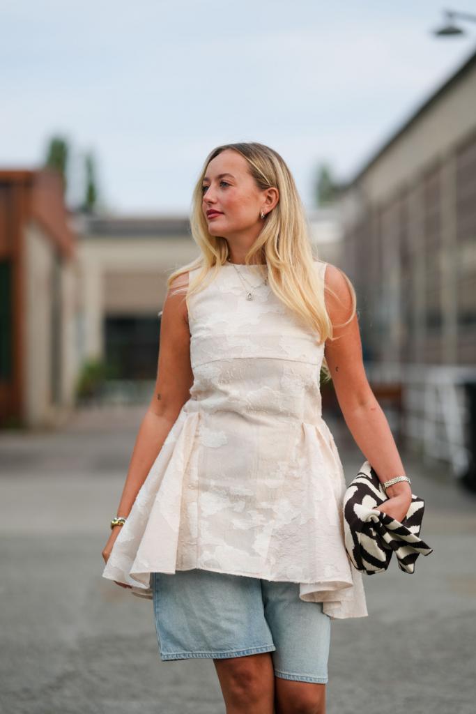 peplum top en jeans jorts voor de zomer