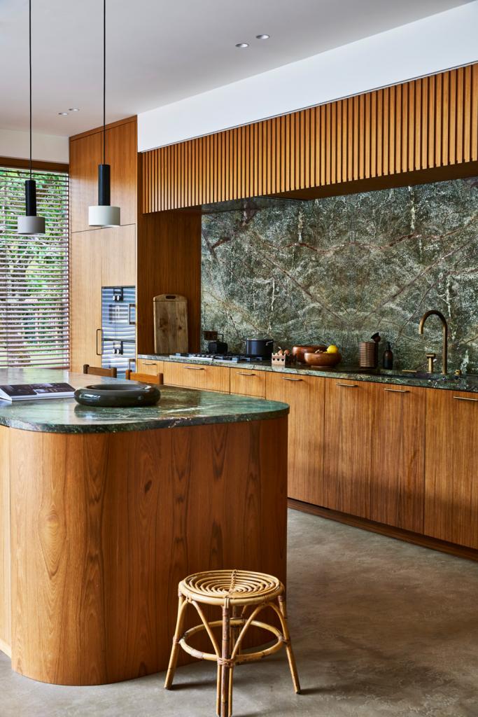 De keuken bevond zich oorspronkelijk in een kleine ruimte achter in de huidige eetkamer.