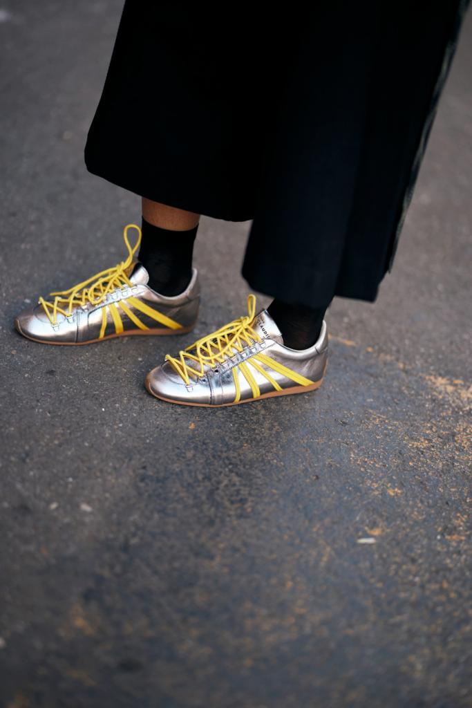 sneakers met veel veters