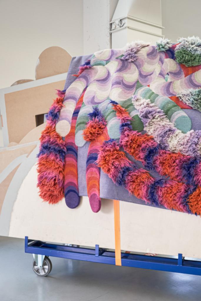 Handgeknoopt wandtapijt ­‘Pipeline’ voor cc-tapis