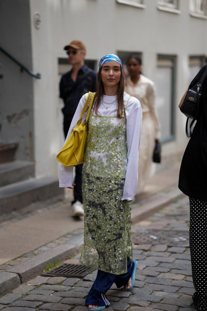 eclectische copencore nachtjapon look met slip dress