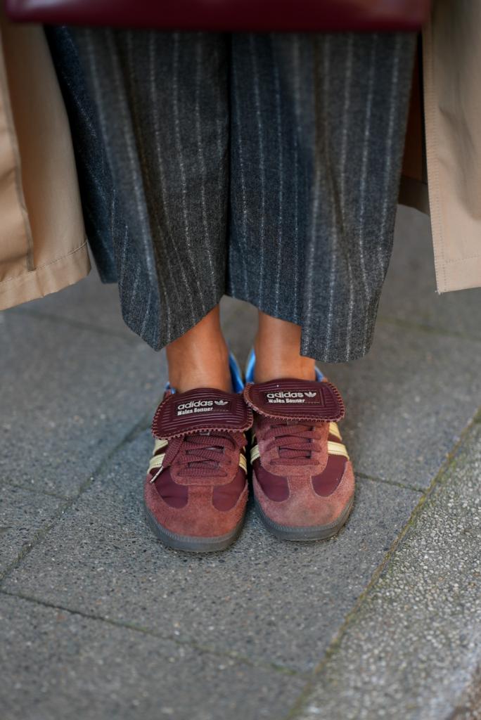 it-sneaker voor de herfst bruin suède basketschoen 