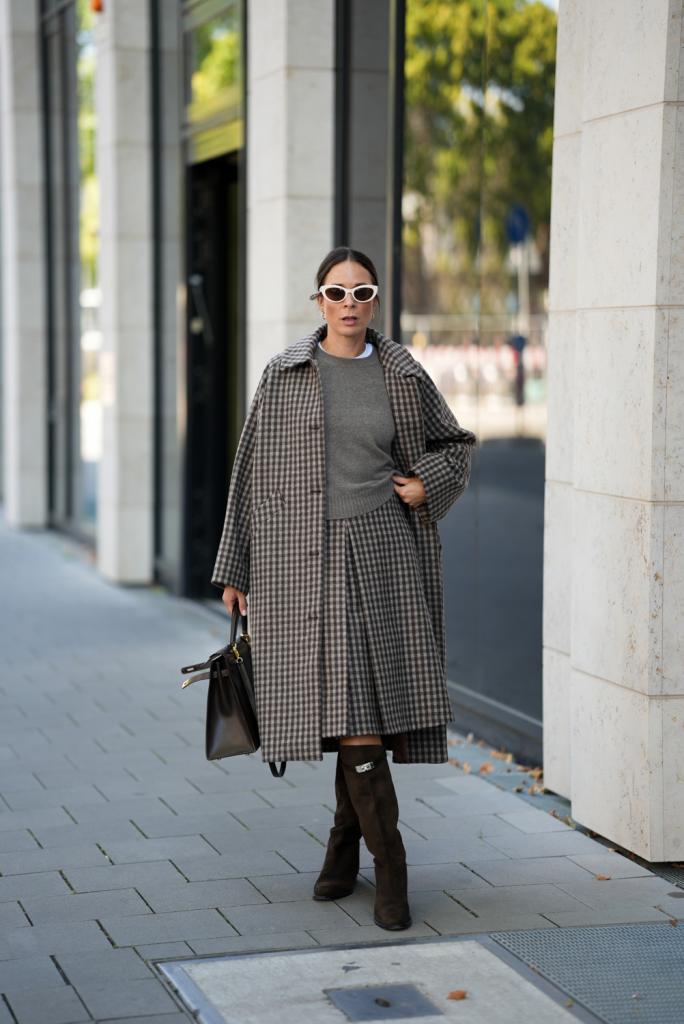 mantel met gingham ruitjes voor de herfst