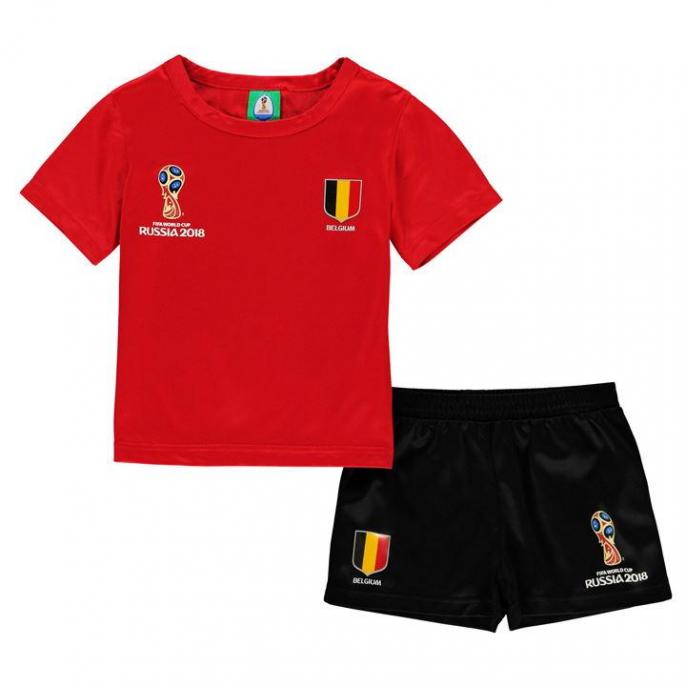 Coupe Du Monde Une Selection D Accessoires Pour Les Minis Fans De Foot Femmes D Aujourd Hui Mamans