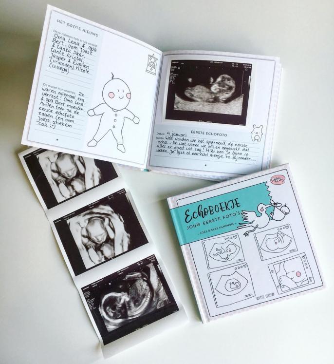 een echoboekje of baby's fotoboek Mama