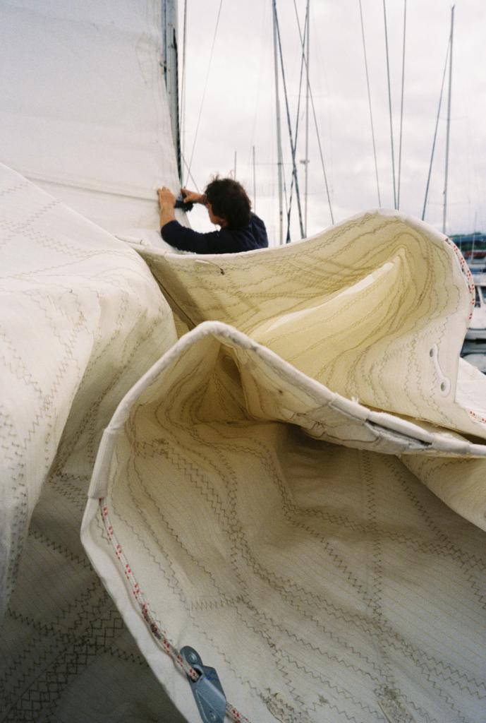 Zeilen tuigen van zeilboot