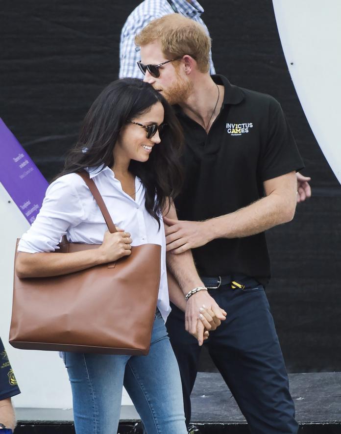 Le Prince Harry Et Meghan Markle Se Montrent Pour La Première Fois En Public Femmes Daujourdhui 