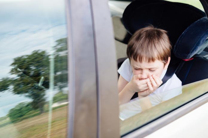 RÃ©sultat de recherche d'images pour "enfant jouant Ã  l'arriÃ¨re de la voiture"