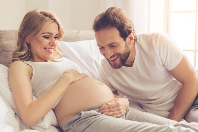 Wanneer voel je de baby bewegen in je buik?