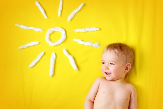 Enquête: les parents belges ne protègent pas assez bébé du soleil
