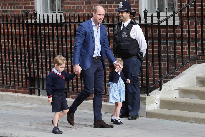 Le prince William n’échappe pas au rituel du coucher avec George et Charlotte