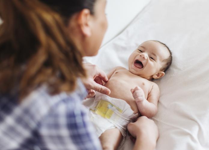 Mother with her newborn child luieruitslag
