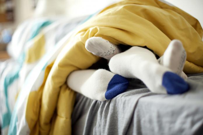 Close up of socks of couple in bed sokken in bed