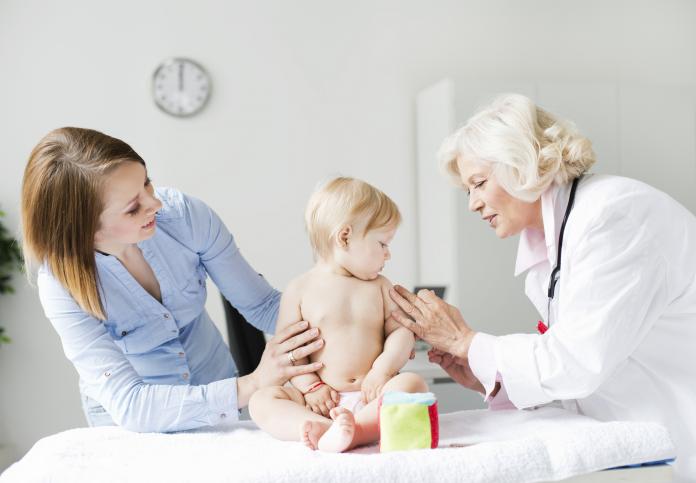 Cute baby receiving vaccine vaccineren kind