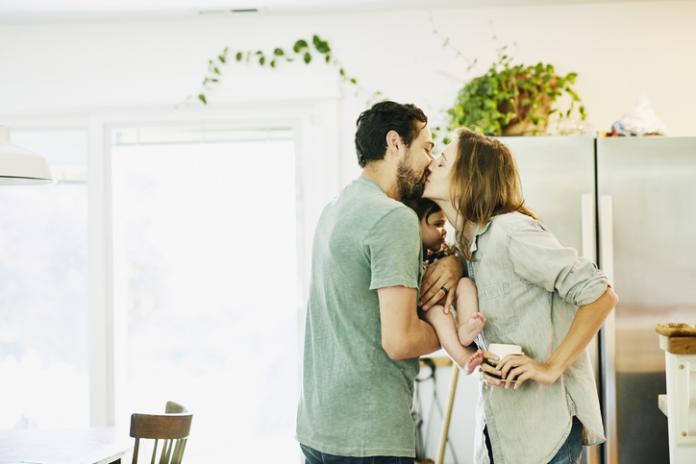 Couple amoureux avec enfant