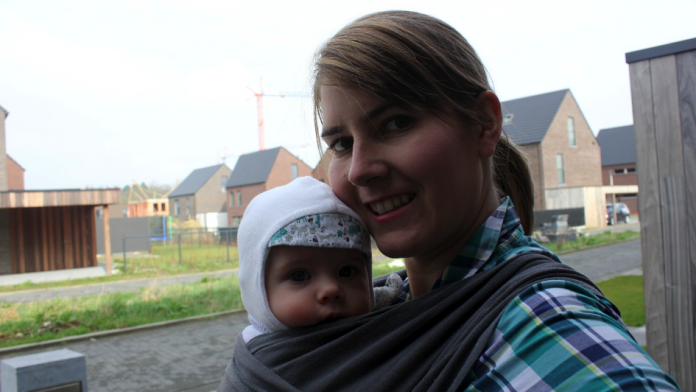 Niet alleen voor hippies: durf je baby te dragen! – Mama Naturelli